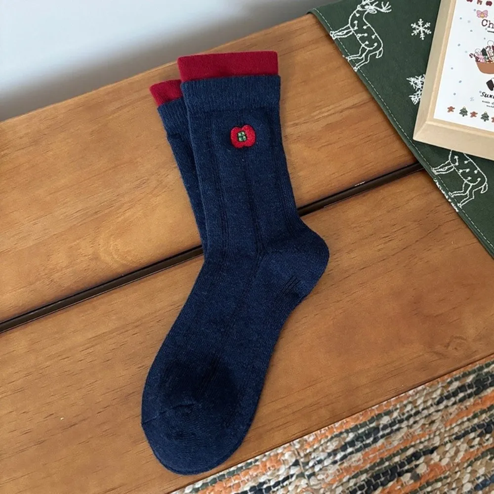 Un par/una caja de medias navideñas de diseño bonito, calcetines cómodos de media pantorrilla con dibujos animados, calcetines cálidos festivos de invierno, regalos de navidad