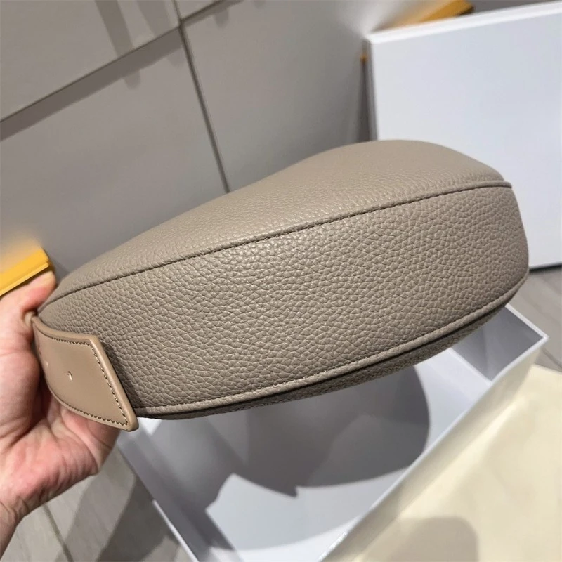 New women's high-end leather handbag pea bag shoulder bag underarm bag small design versatile fashionable simple shoulder bag