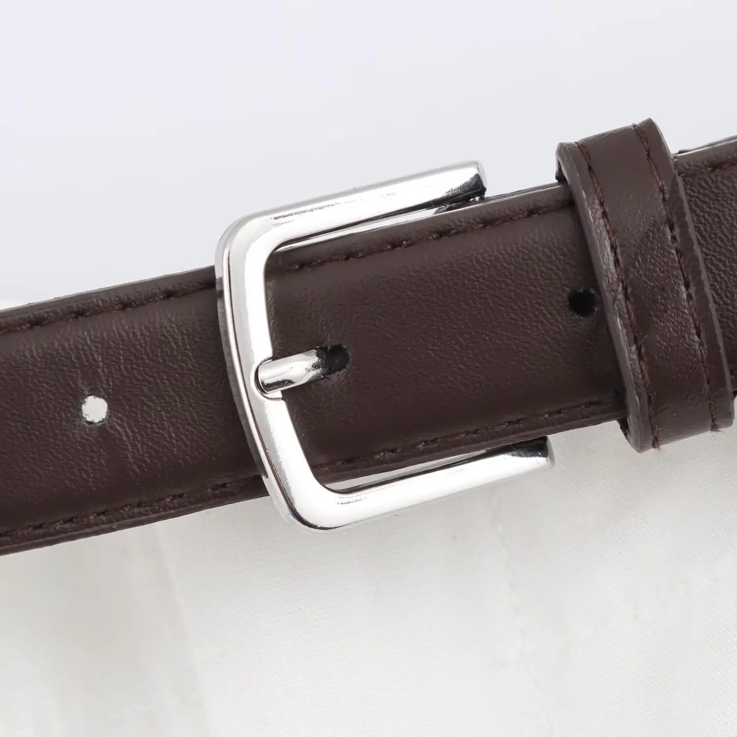 ชุดกางเกงผู้หญิงกระเป๋าเสื้อกล้ามพร้อมเข็มขัดและกางเกงพับสีทึบอารมณ์ฤดูใบไม้ผลิชุดกางเกงใหม่