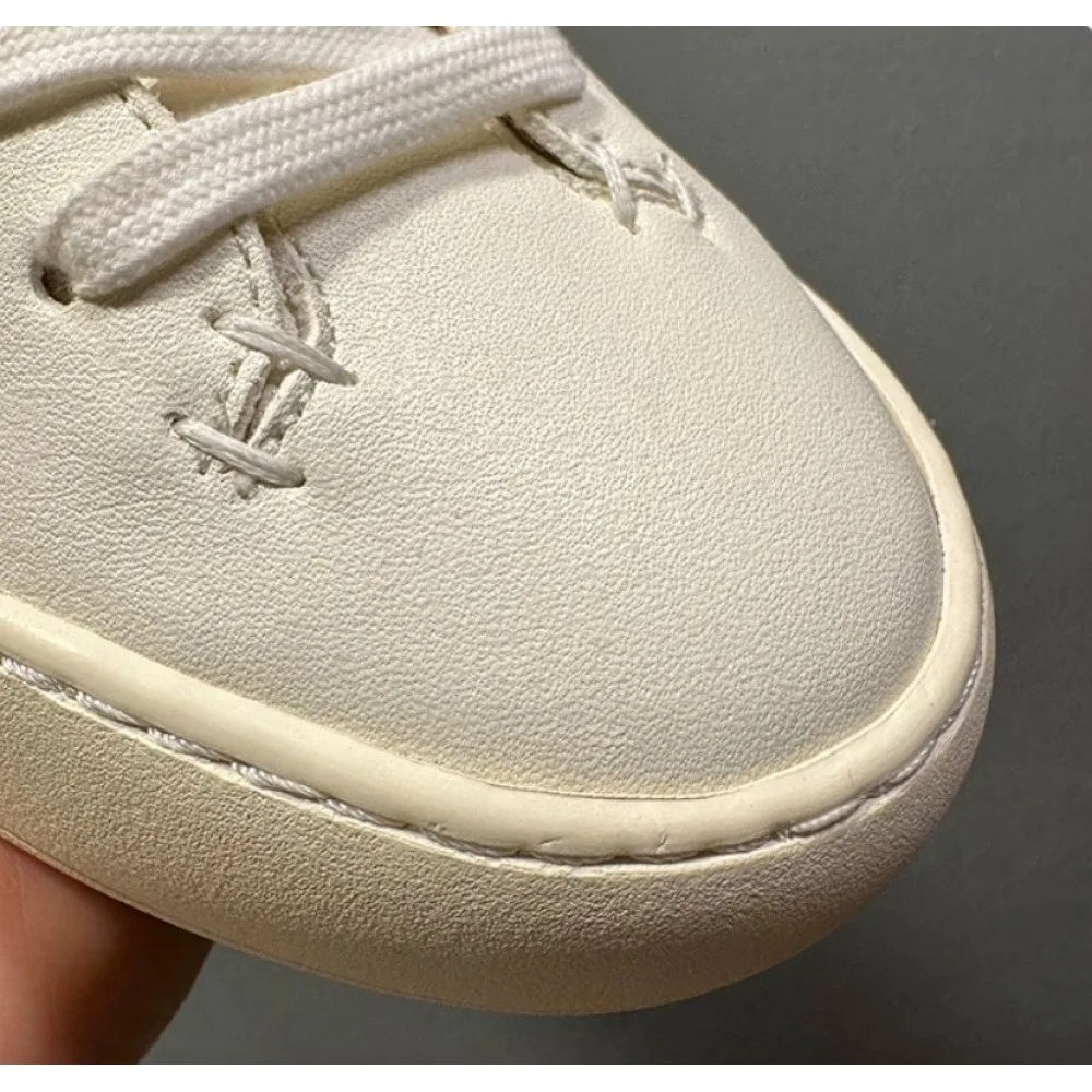 White cowhide casual men's shoes, handcrafted with soft soles and breathable skateboard shoes