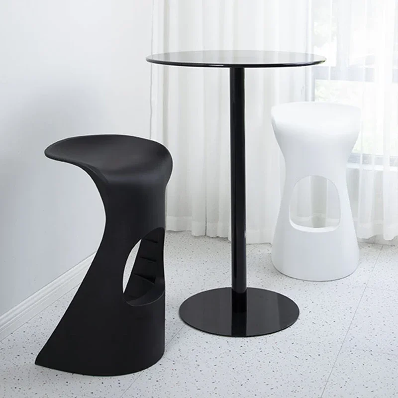 Silla de Bar creativa minimalista de forma especial, taburete alto de plástico apilable en la sala de estar, muebles para el hogar, celebridad de Internet