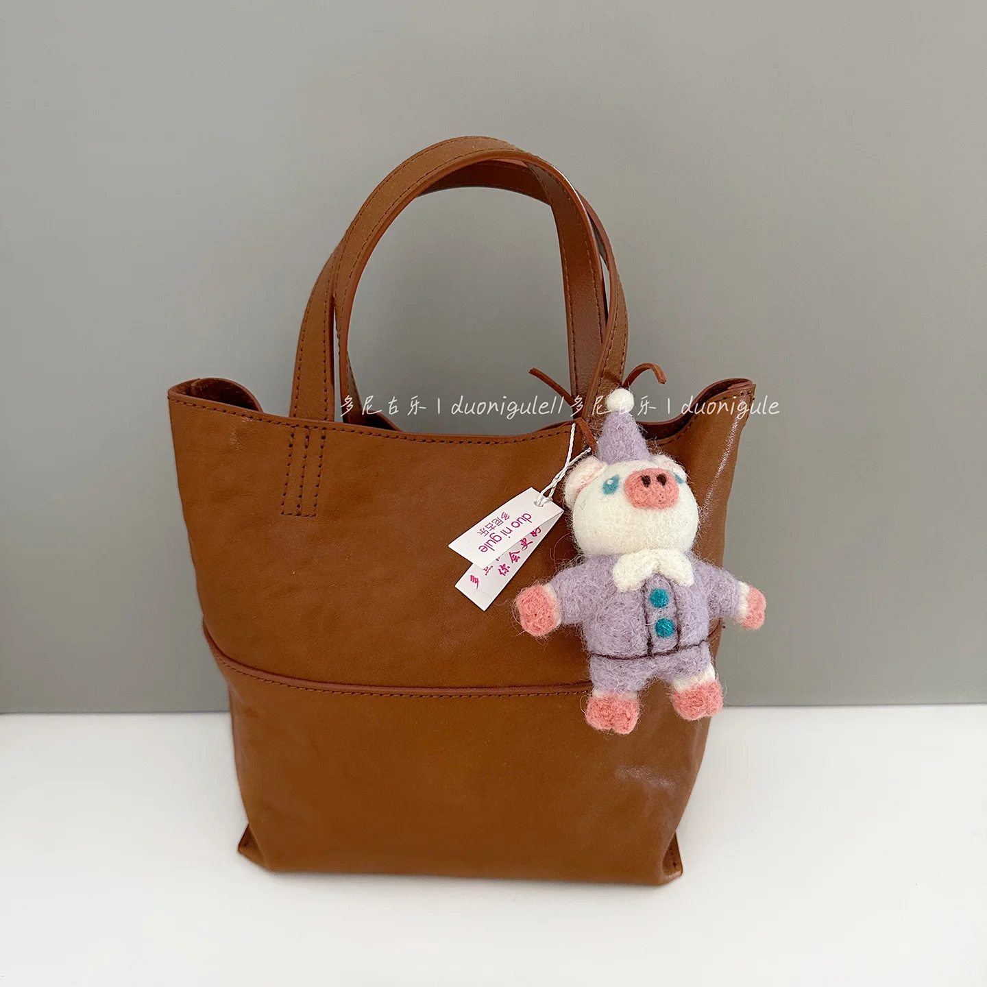 

Nepalese Handmade Wool Felt Pendant Cute Cute Cute Pig Doll Bag Hanging Keychain Car Hanging Gift