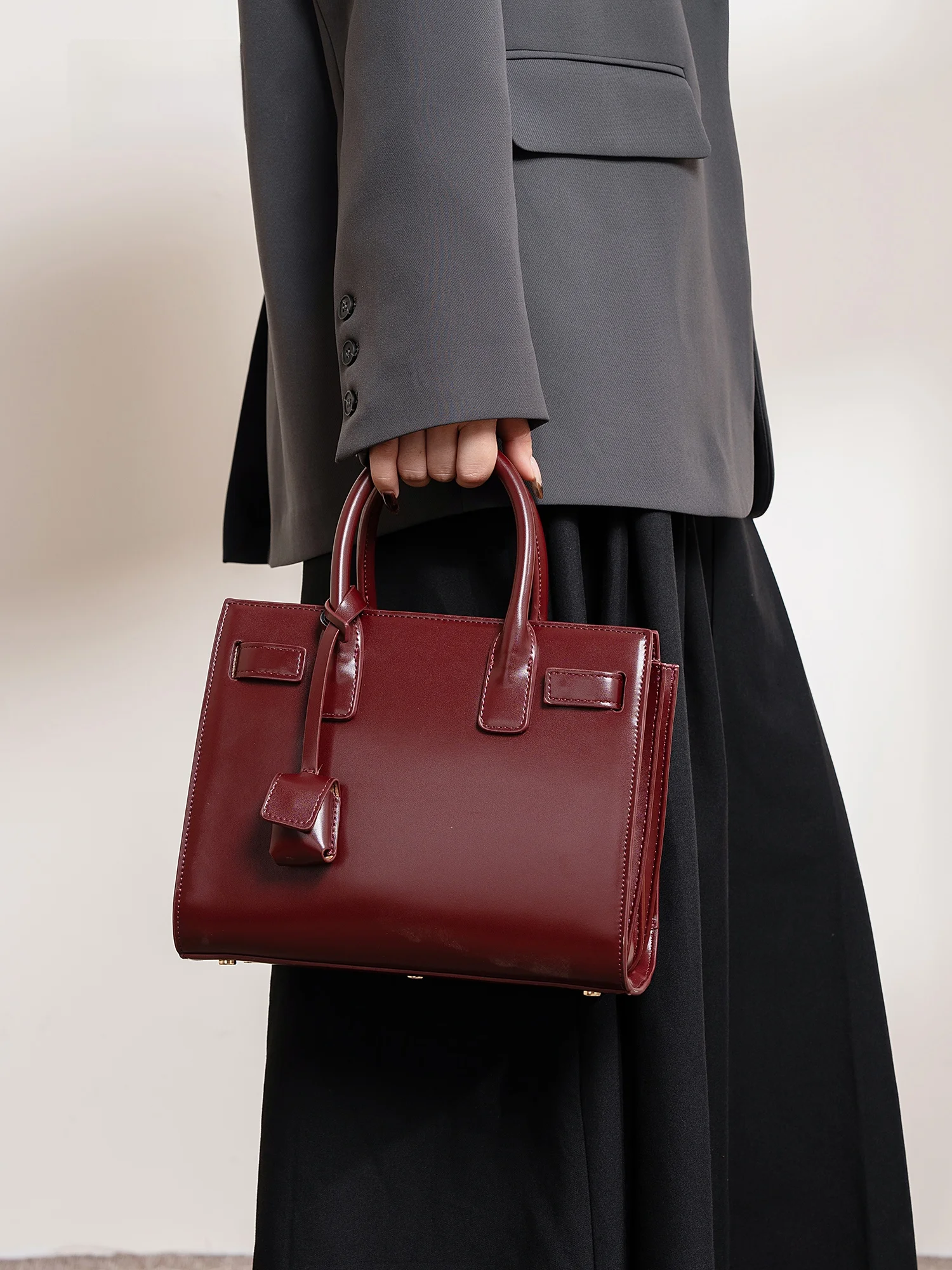 

2026 New Red Women's Handbag Retro Oil Wax Wedding Crossbody Bag Daily Use High-End Feelings Bride oming oulder Bag