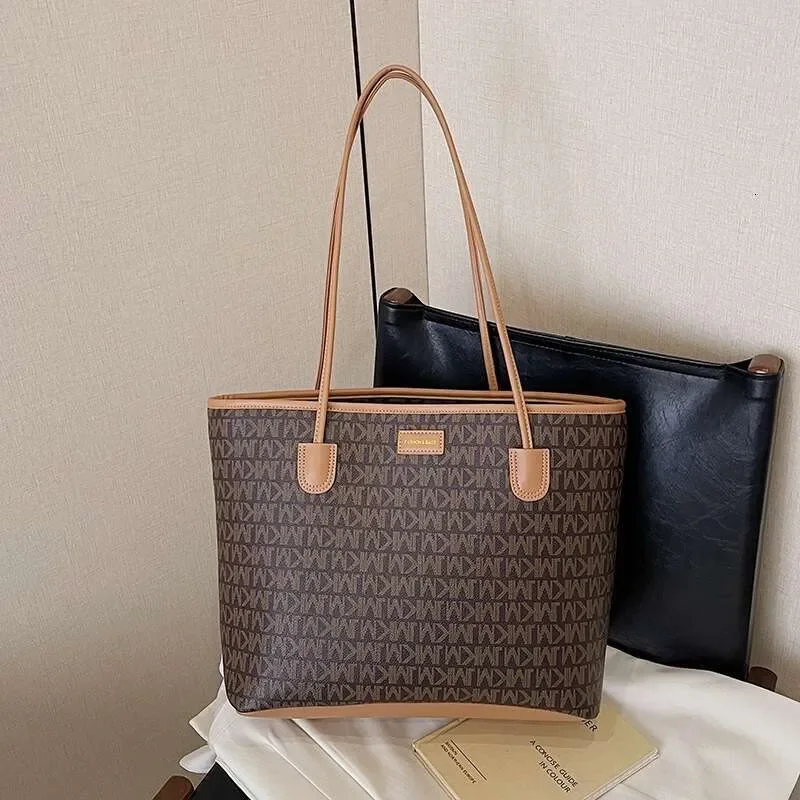 

2025 Designer Bag Large Shoulder Bags Capacity Printed Letter Commuter Handbag Crossbody Tote Large Bag for Women