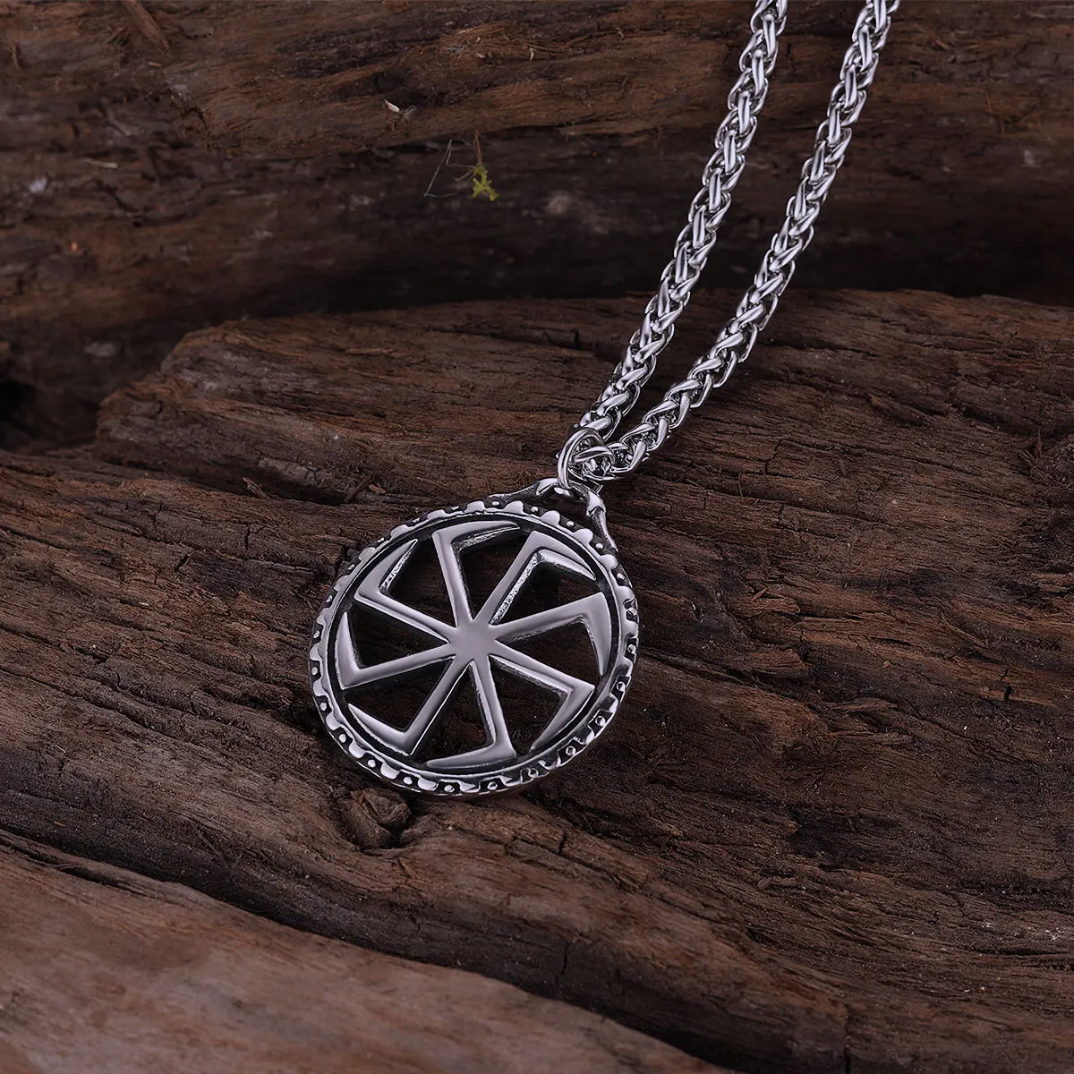 Viking Slavic kolovrat Symbol Necklace Men Women Personalized Versatile Styles Fashion Pendant Jewelry Nordic Amulet Gift