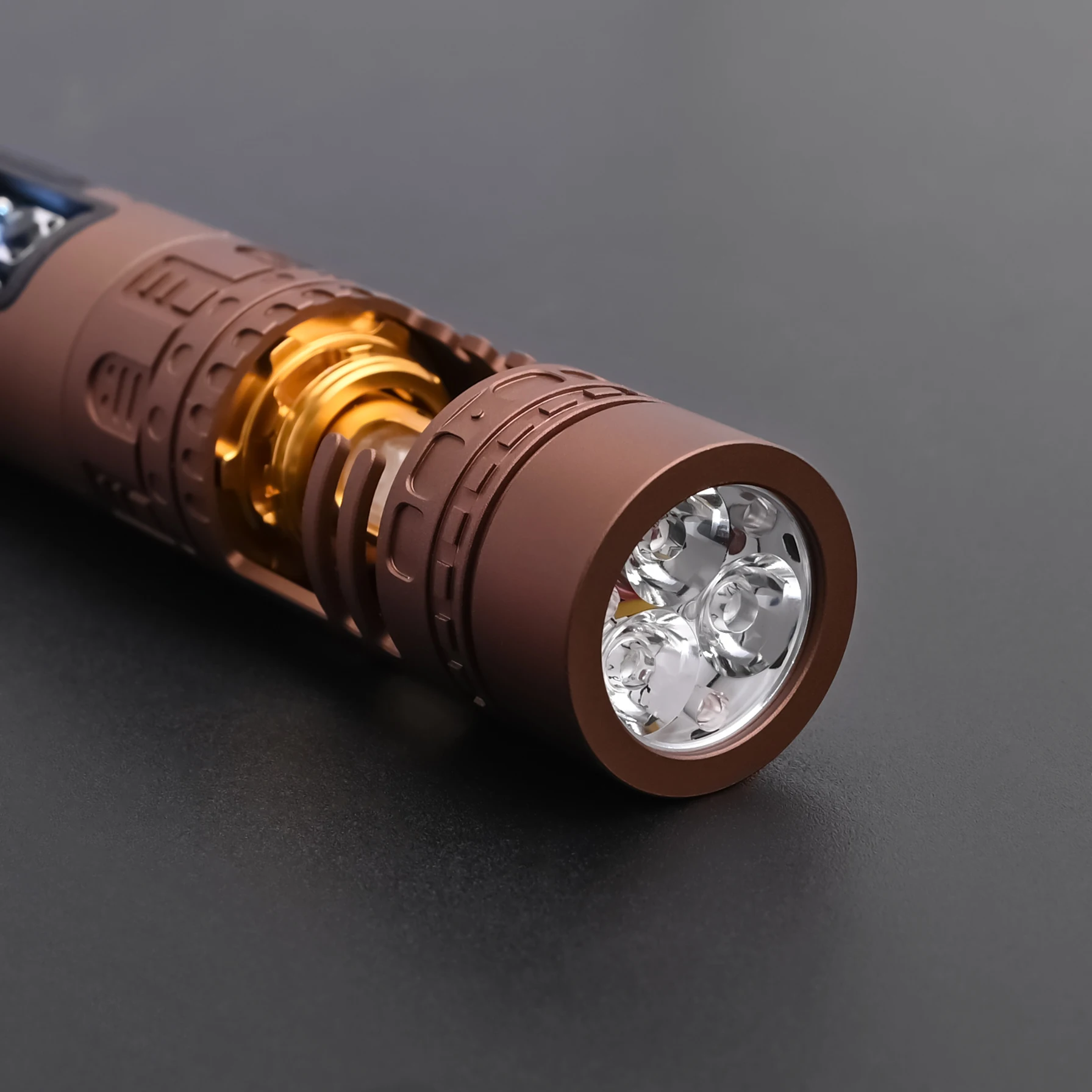 TXQSABER الظلام هنتر الأصلي 16 الأصوات RGB NEO Pxiel السلس سوينغ 12 لون السيف الناسف ألعاب معدنية تأثيري توهج هدية الليزر