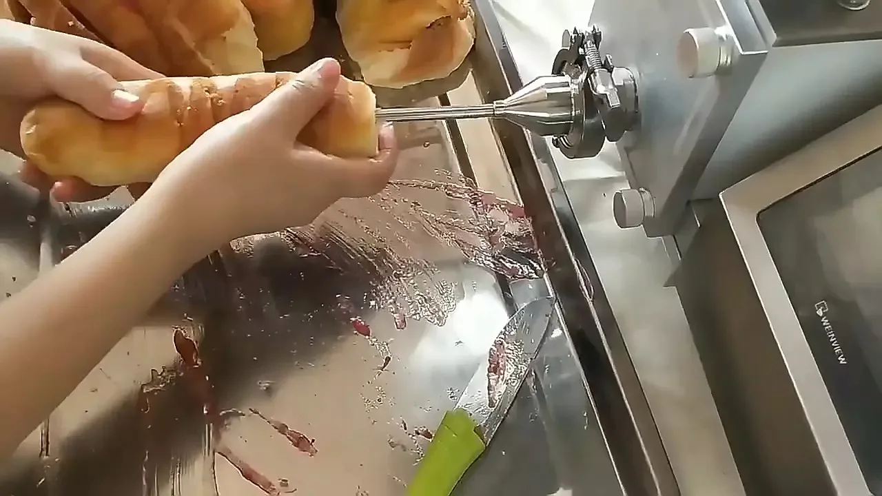 Commercial Automatic Cupcake Cake Making Machine 12L Cream Filling Machine