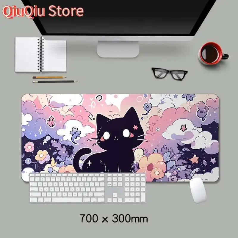 حصيرة مكتب لطيفة على شكل قطة سوداء، لوحة ماوس مضادة للانزلاق على شكل قطة كرتونية، لوحة ماوس ممتدة، لوحة ماوس كبيرة للألعاب بحافة مخيطة، وسادة مكتب #4