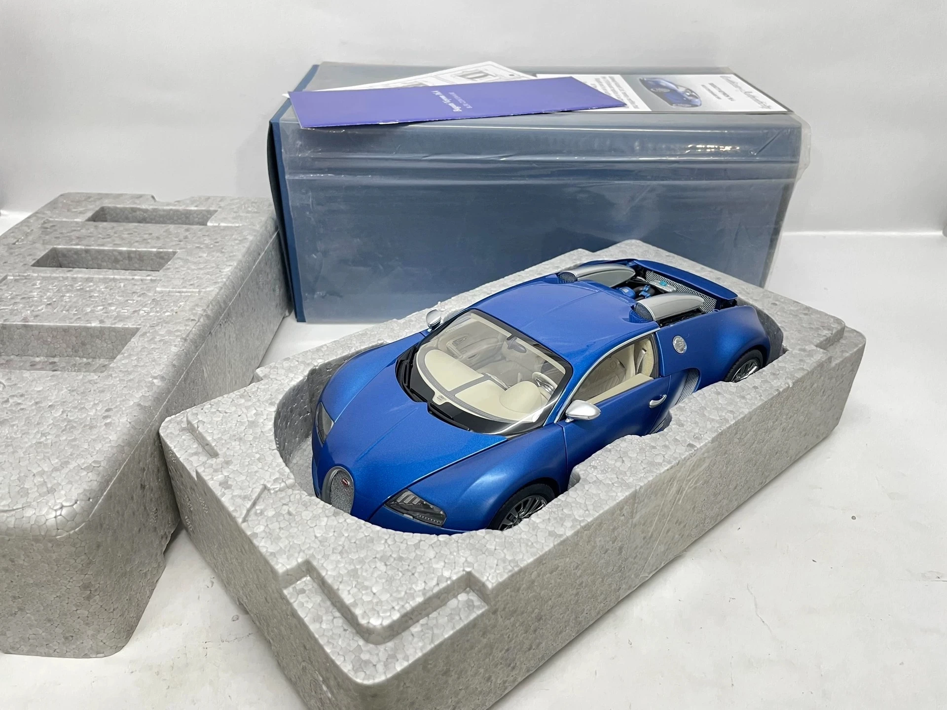 

Autoart 1:18 Veyron 16.4 Centennial Edition Blue 2009 Simulation Limited Edition All Open Alloy Metal Static Car Model Toy Gift