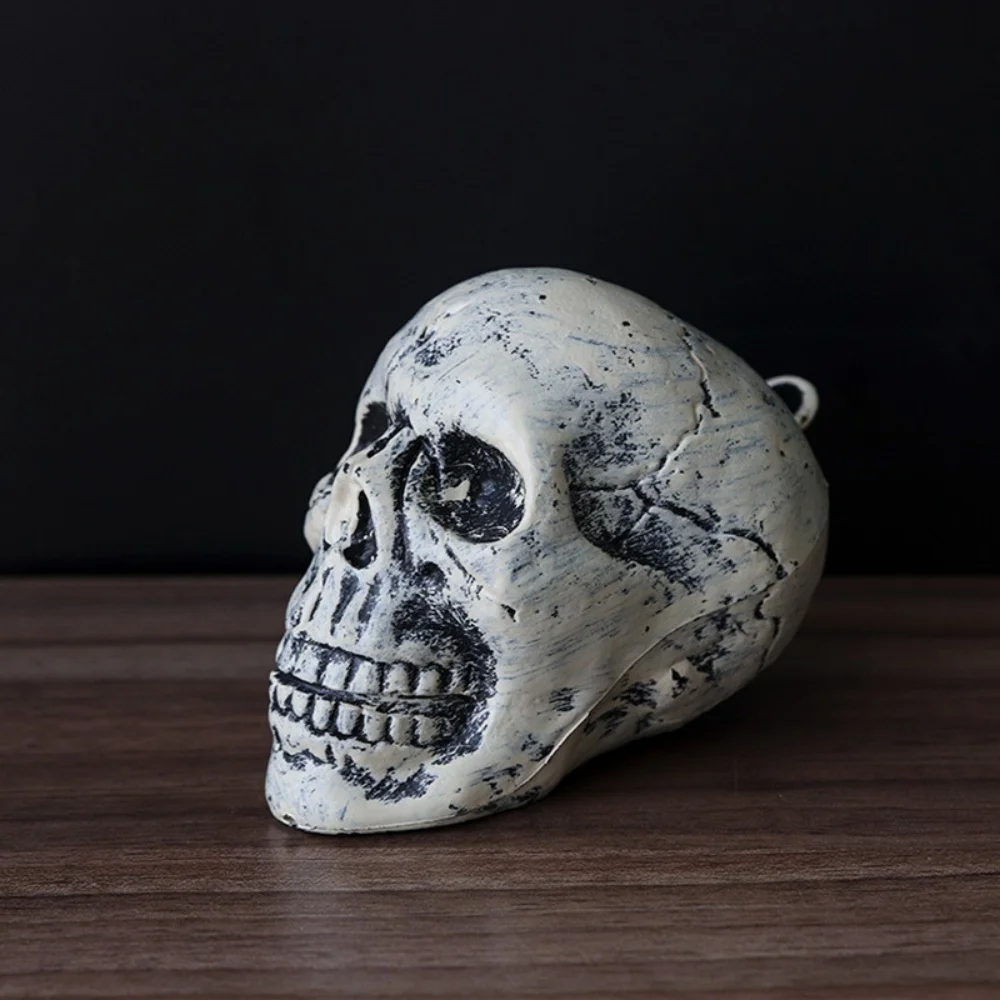 【Decoración de calavera de Halloween】 Réplica de calavera de hombre aterrador Casa fantasma y patio Accesorio de terror Adorno de cabeza de calavera y decoración colgante