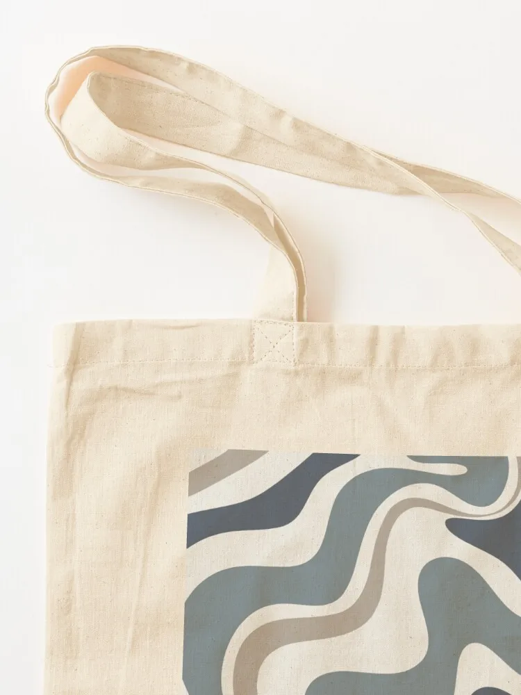 تجريدي معاصر سائل دوامي باللون الأزرق الرمادي المحايد على حقيبة حمل بيضاء تقريبًا للرجال أكياس تسوق قابلة لإعادة الاستخدام #3