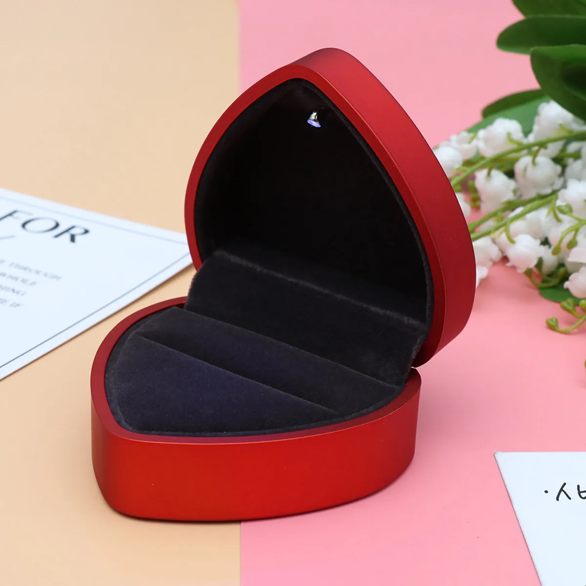 

Светодиодная шкатулка для кольца в форме сердца с подсветкой, открывающаяся для освещения кольца, высококачественная моющаяся подкладка, стильный подарок для предложения руки и сердца