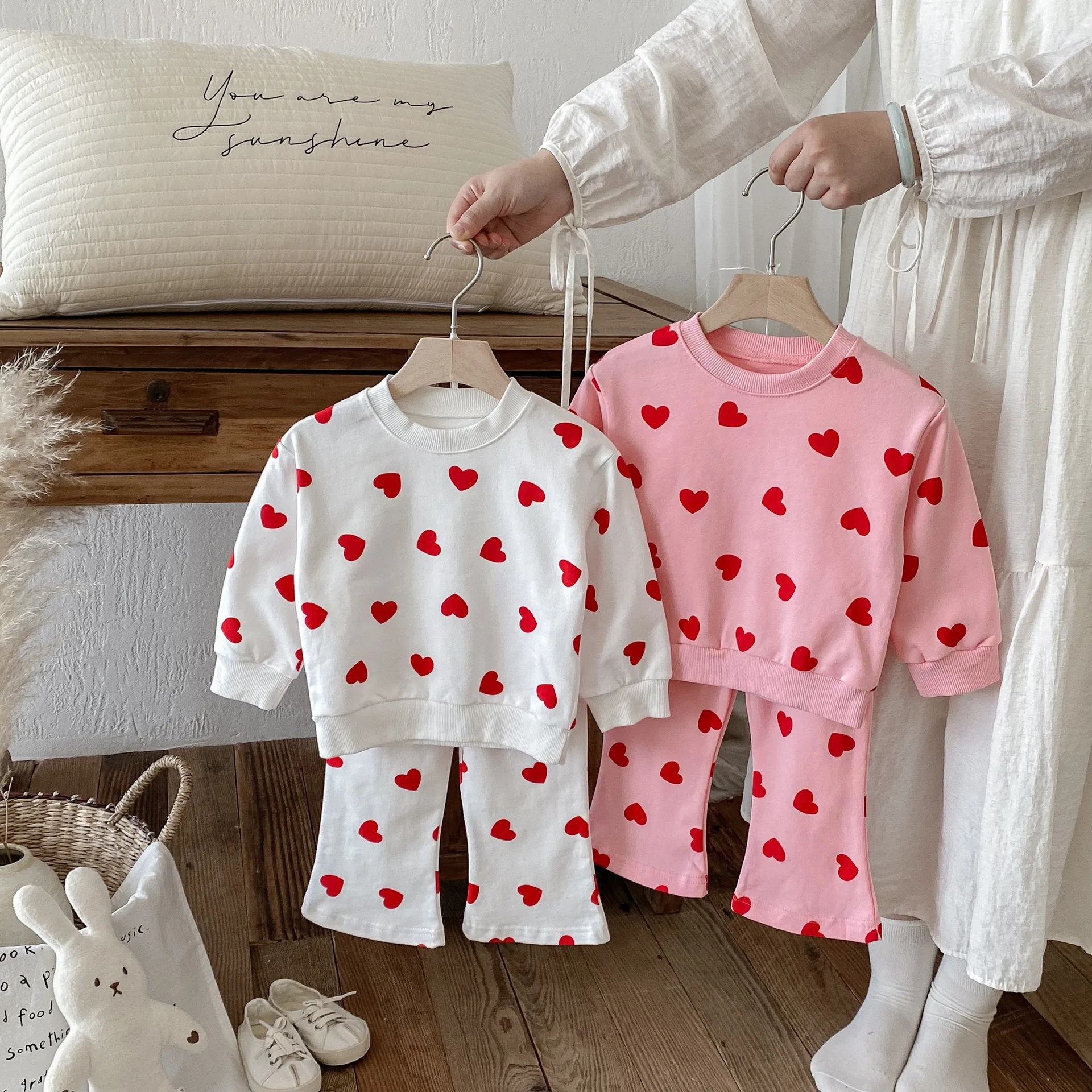

2025 Autumn New Children Long Sleeve Clothes Set Girls Heart Print Sweatshirt + Flared Pants 2pcs Suit Cotton Kids Casual Set