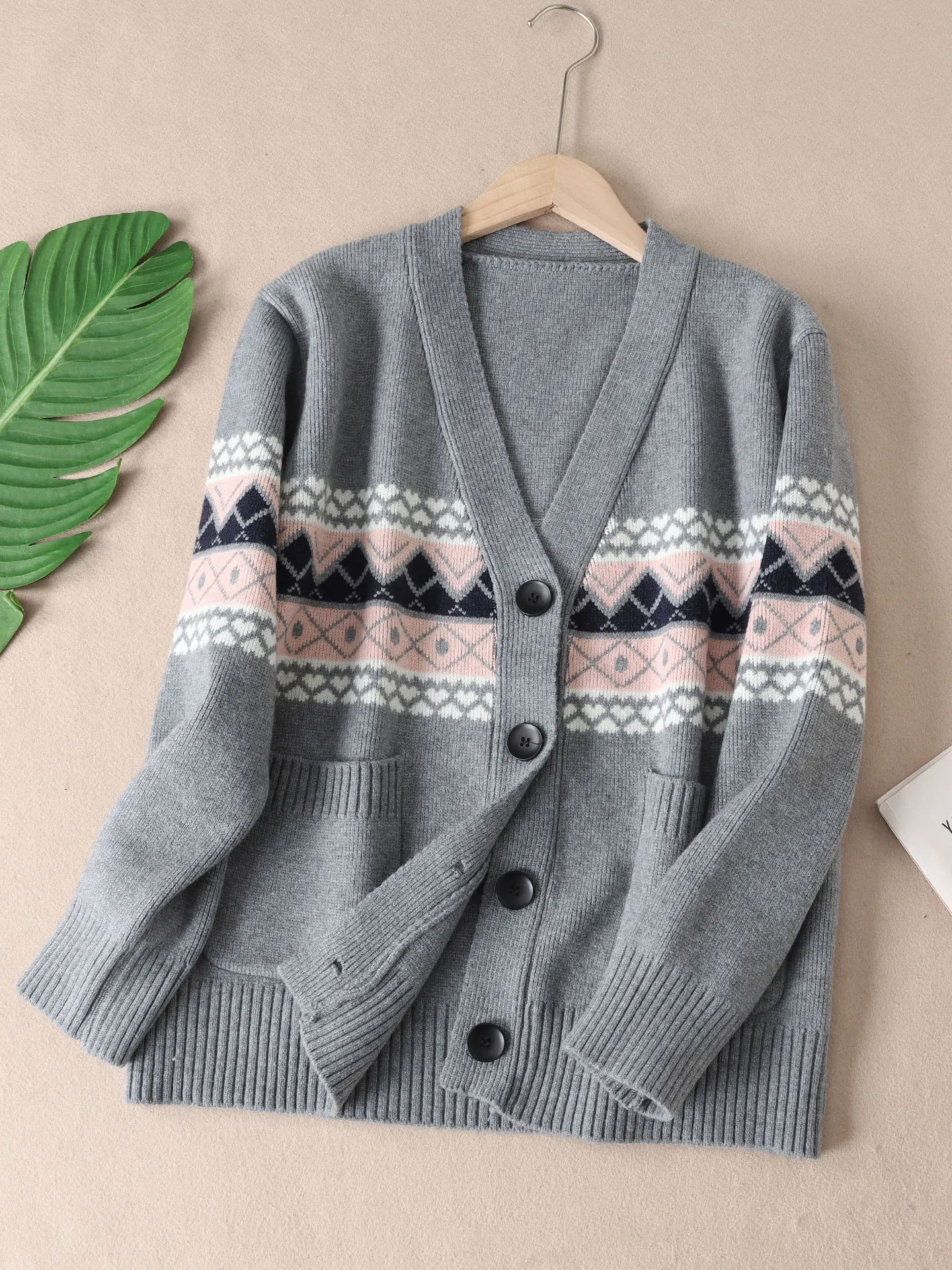 

Высококачественный вязаный кардиган с v-образным вырезом, женская осенне-зимняя теплая верхняя одежда, свитер, пальто, тонкий пушистый цветочный узор WA362