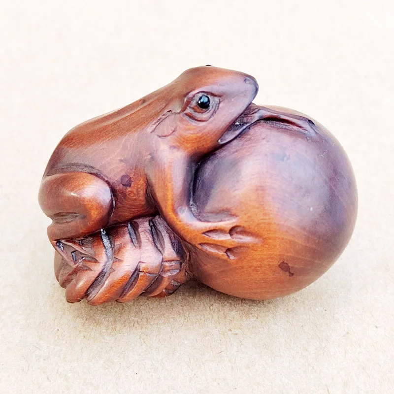 GX1197 — 20-летняя 1,8-дюймовая ручная резьба из самшита Нецке — лягушка