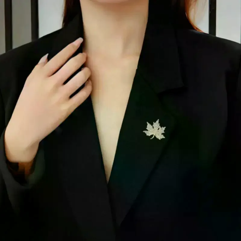 Exquisite Rhinestone Leaf Brooches Alloy Tree Leaf Plant Pin Women Elegant Coat Suit Corsage Clothing Accessories Gifts