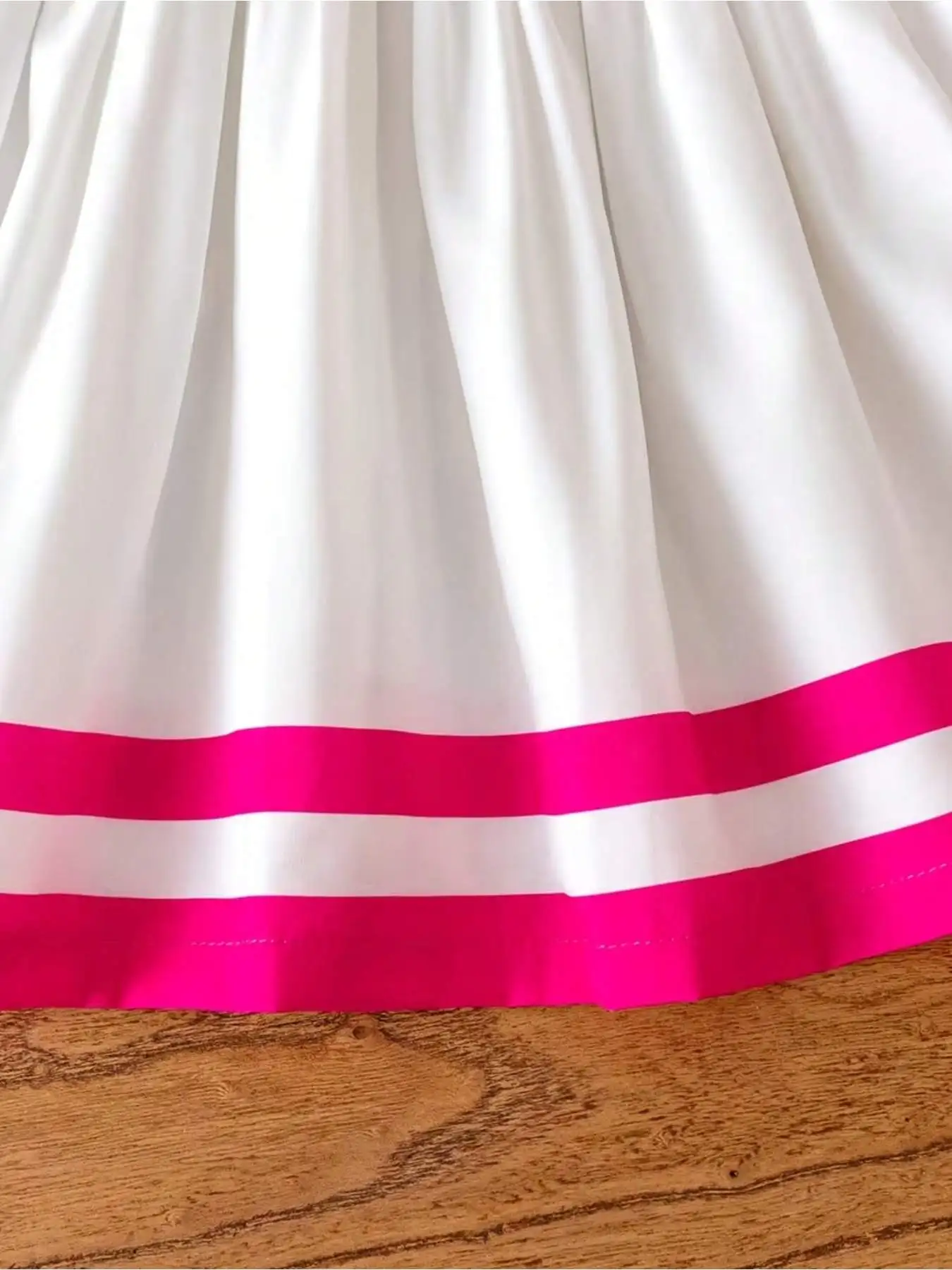 Kinder-Bekleidungsset: V-Ausschnitt, gestreiftes, alphanumerisch bedrucktes Kurzarm-T-Shirt, elastische Taille, lockere Shorts, Outfit für Kinder – Detail 10