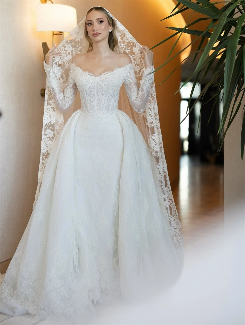

Customized Boho White Lace Robe de mariée Dreamy Sweetheart Long Sleeves Wedding Dress Sexy A-Line Court Train Vestido De Novia