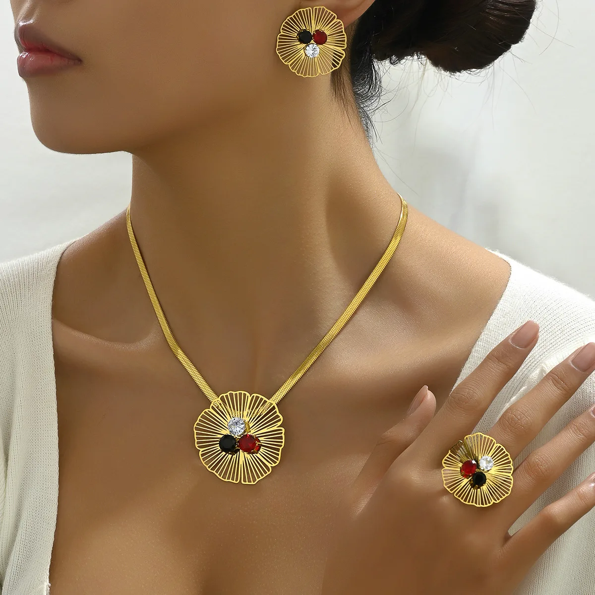 

Luxury Gold Plated Stud Earring Necklace Ring Set Fashion Jewelry Set Metal Flower Design Party Accessory