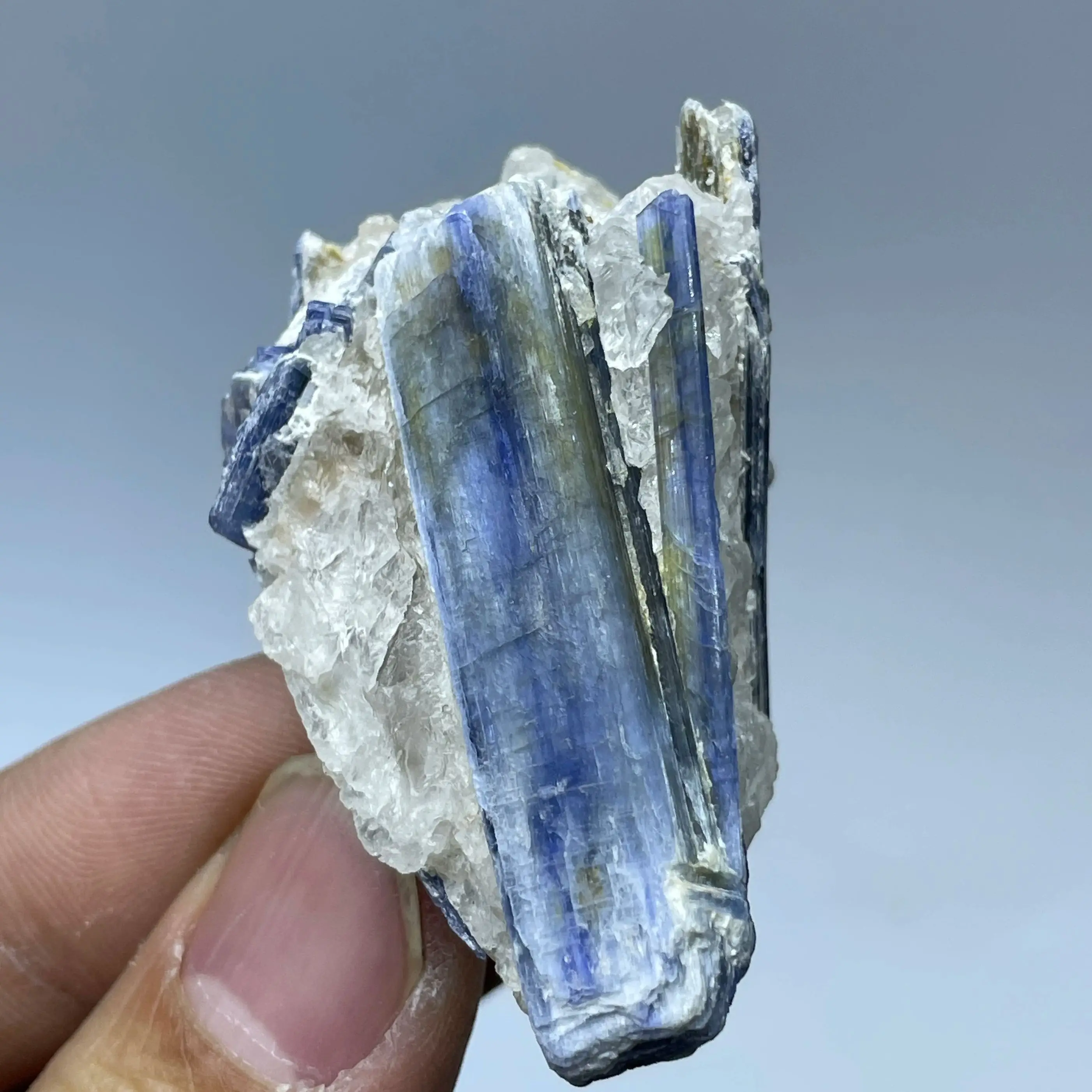 Natural kyanite Quartz Crystal Mineral Raw Teaching Specimen Collection Healing Stone Home Decor