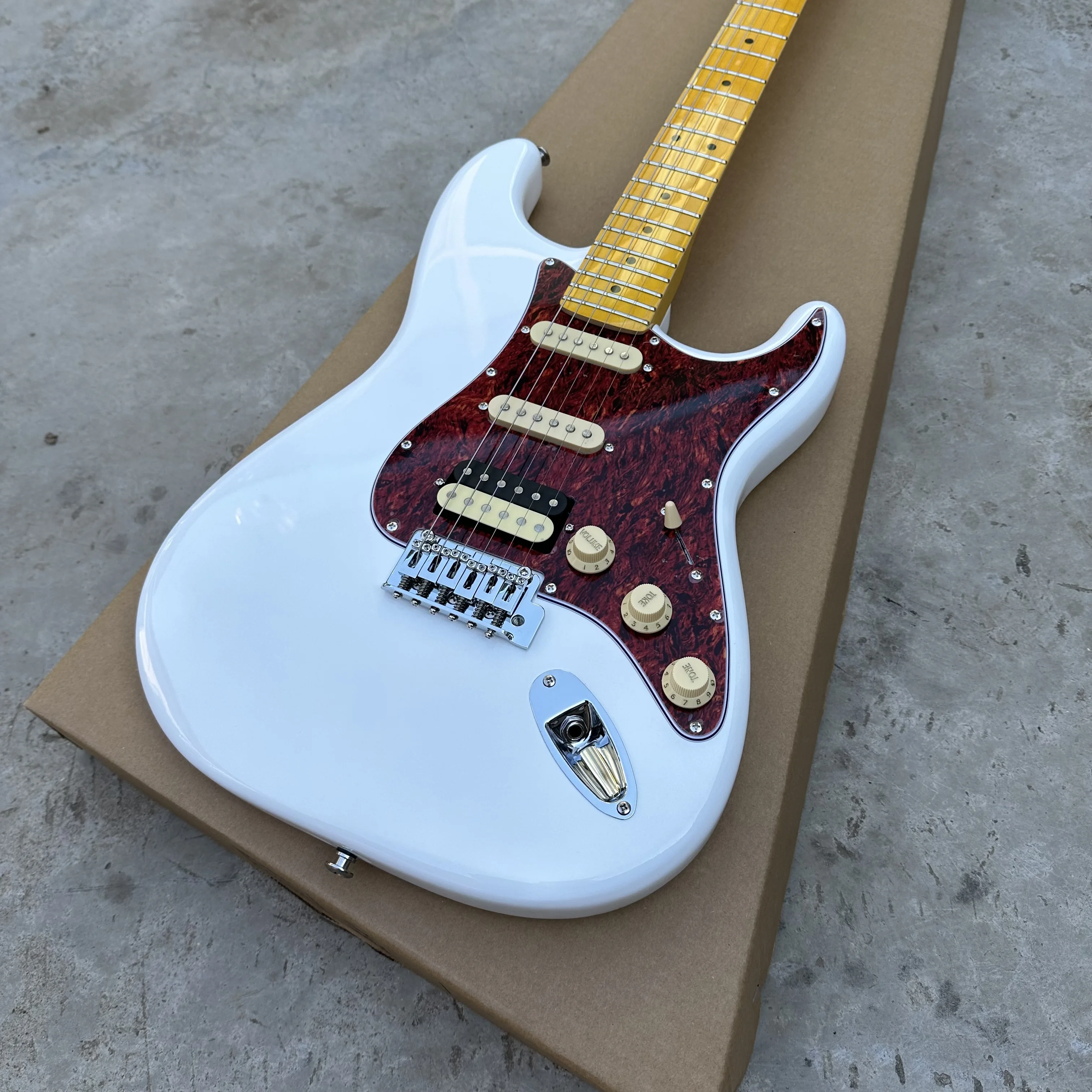 ST Electric Guitar 6-String Split Electric Guitar White Body yellow Color Maple Fingerboar Mahagany Body  In stock