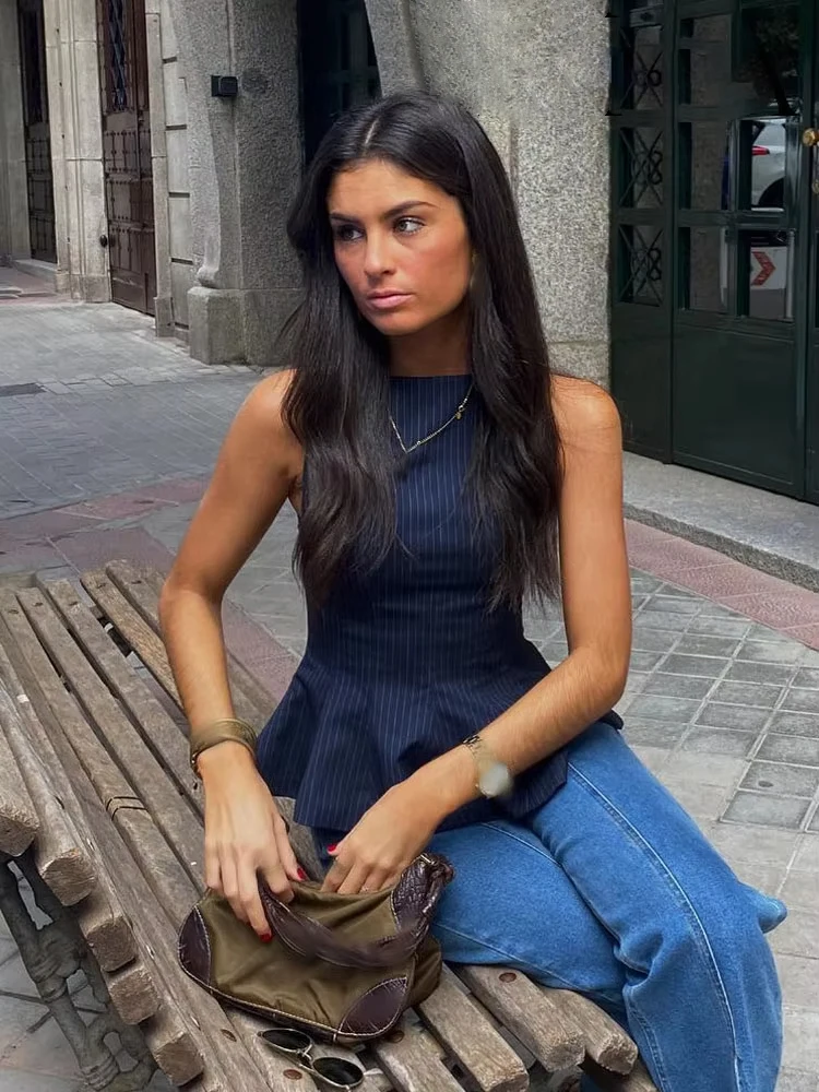 Striped Slim Tank TShirt Women Summer 2025 New Sleeveless Casual Solid O Neck T-Shirt Streetwear Fashion Simple Zipper Vest Top