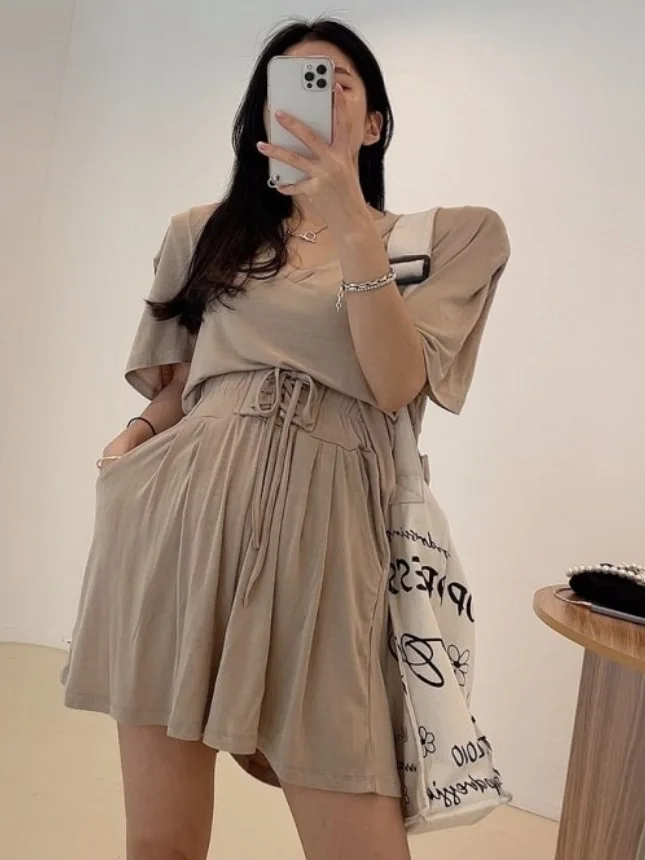 

Женский комплект: футболка с подплечниками и свободные укороченные брюки с широкими штанинами на резинке, повседневный, удобный, для весны, осени и зимы