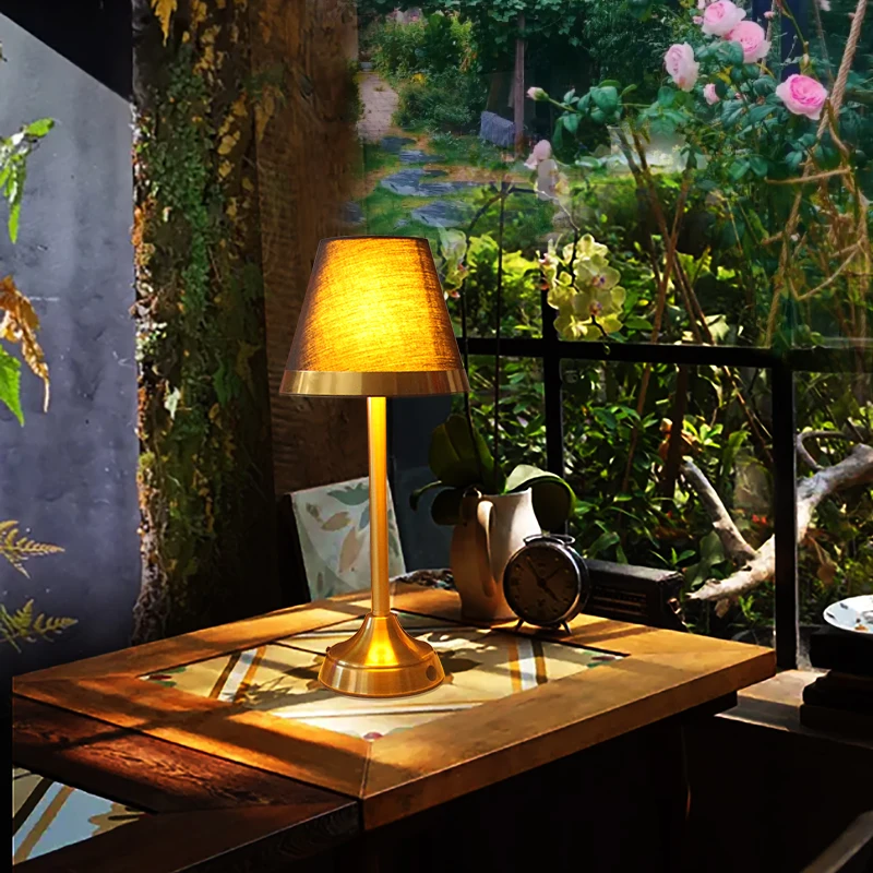

American retro led bar charging table lamp European restaurant atmosphere night light noble black British touch table lamp