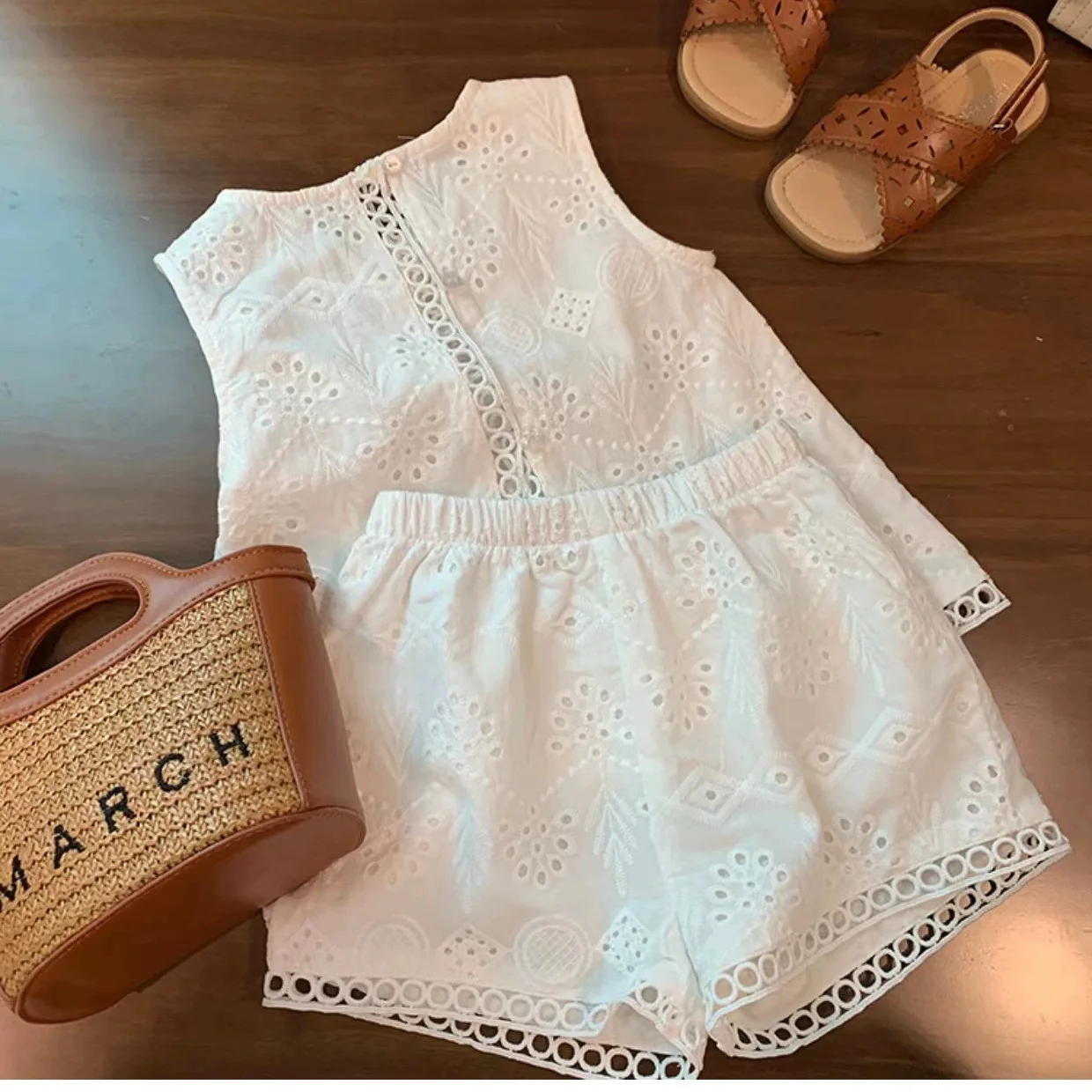 

2025 Spring and Summer Children's Clothing Girl Cute Lace Sleeveless Top and Shorts Two Piece Set Children's Clothing