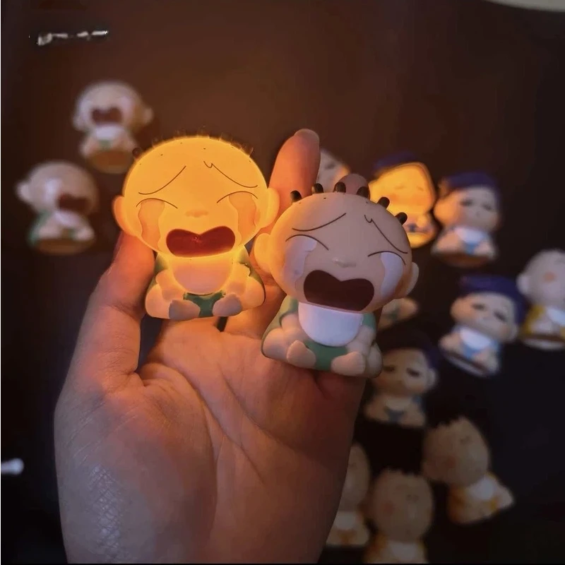 

Новые продукты на складе, аниме Xiaoxin, детская версия, светящаяся глухая коробка, милое украшение для рабочего стола, подарок-сюрприз для фанатов