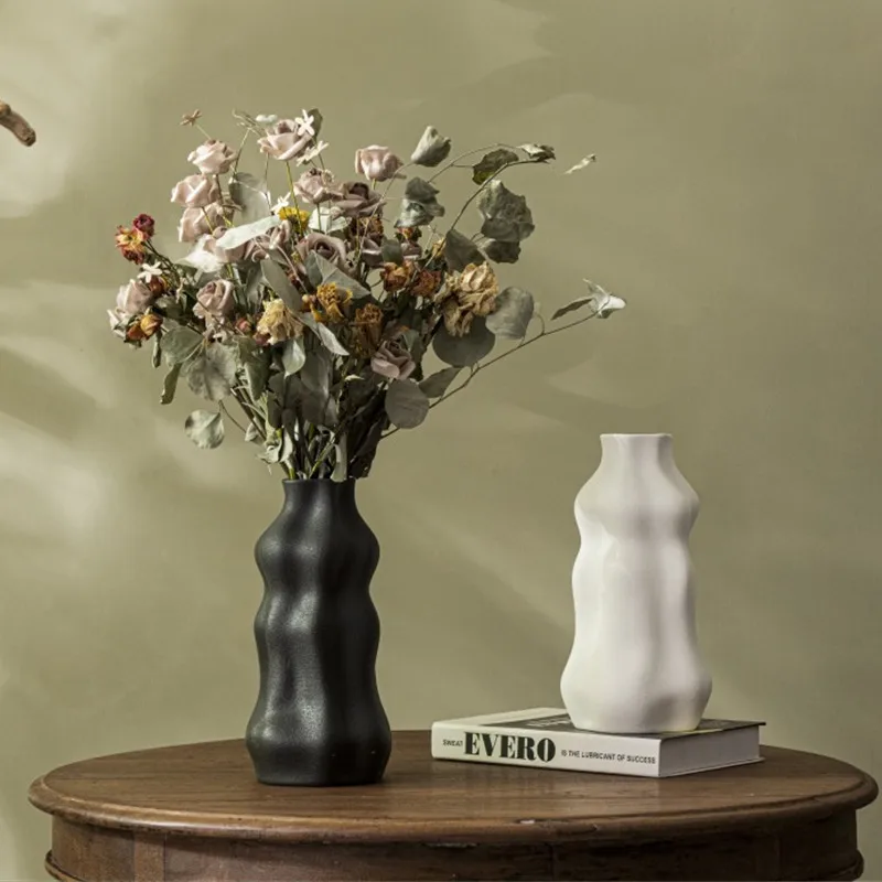 

Ceramic Vase Black and White Plain Face Irregular Grooves Flower Arrangement Terrarium Room Decoration Accessories Vases Pots