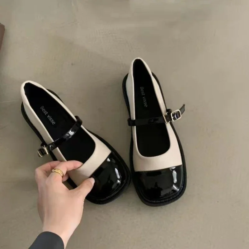 

Женские туфли в тон с пряжкой в стиле поп, весна 2023, новые черно-белые туфли на толстом каблуке с квадратной головкой