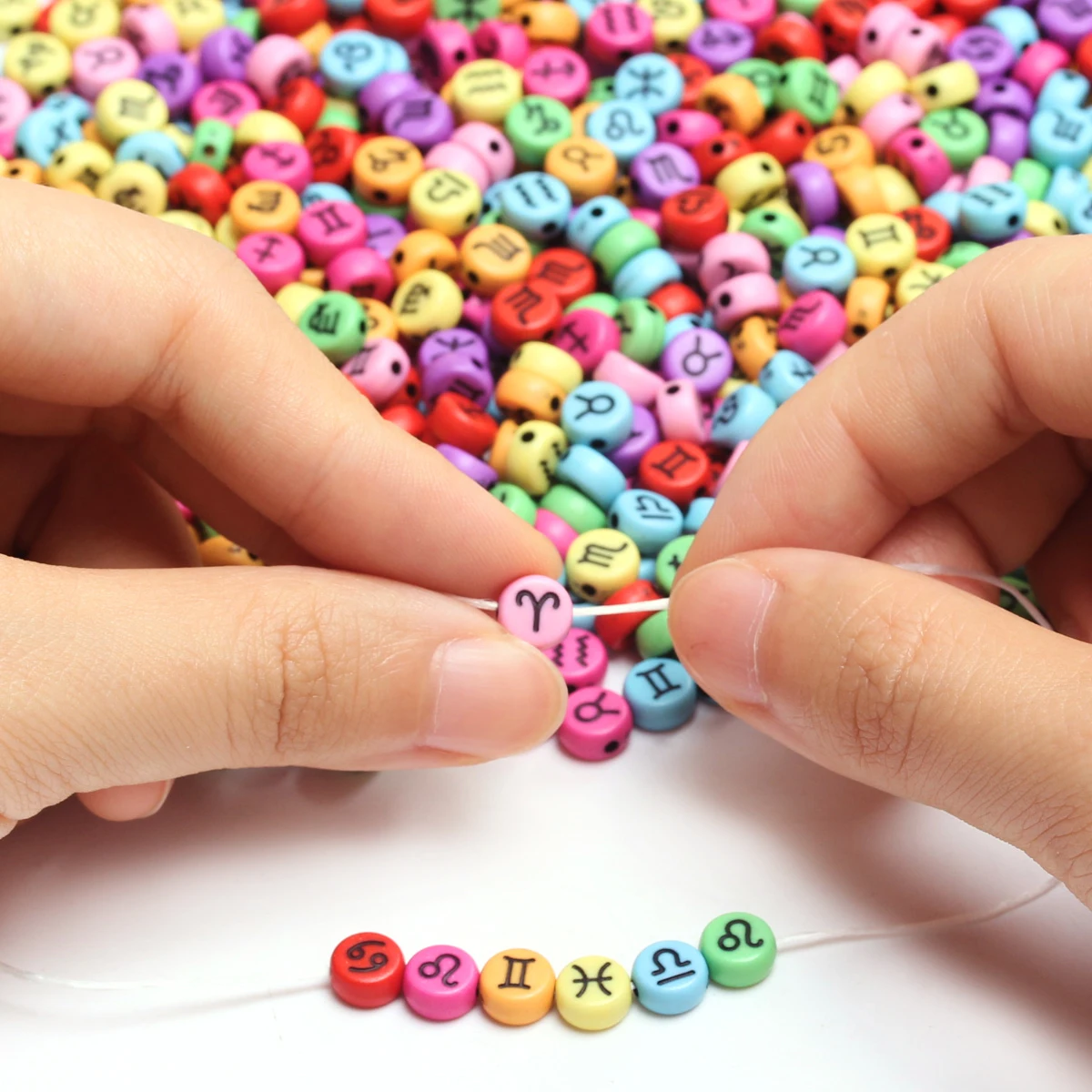 40Pcs/lot 7mm Acrylic Constellations Round Birth Beads Multiple Color Flat Random Beads Spacer Beading Material