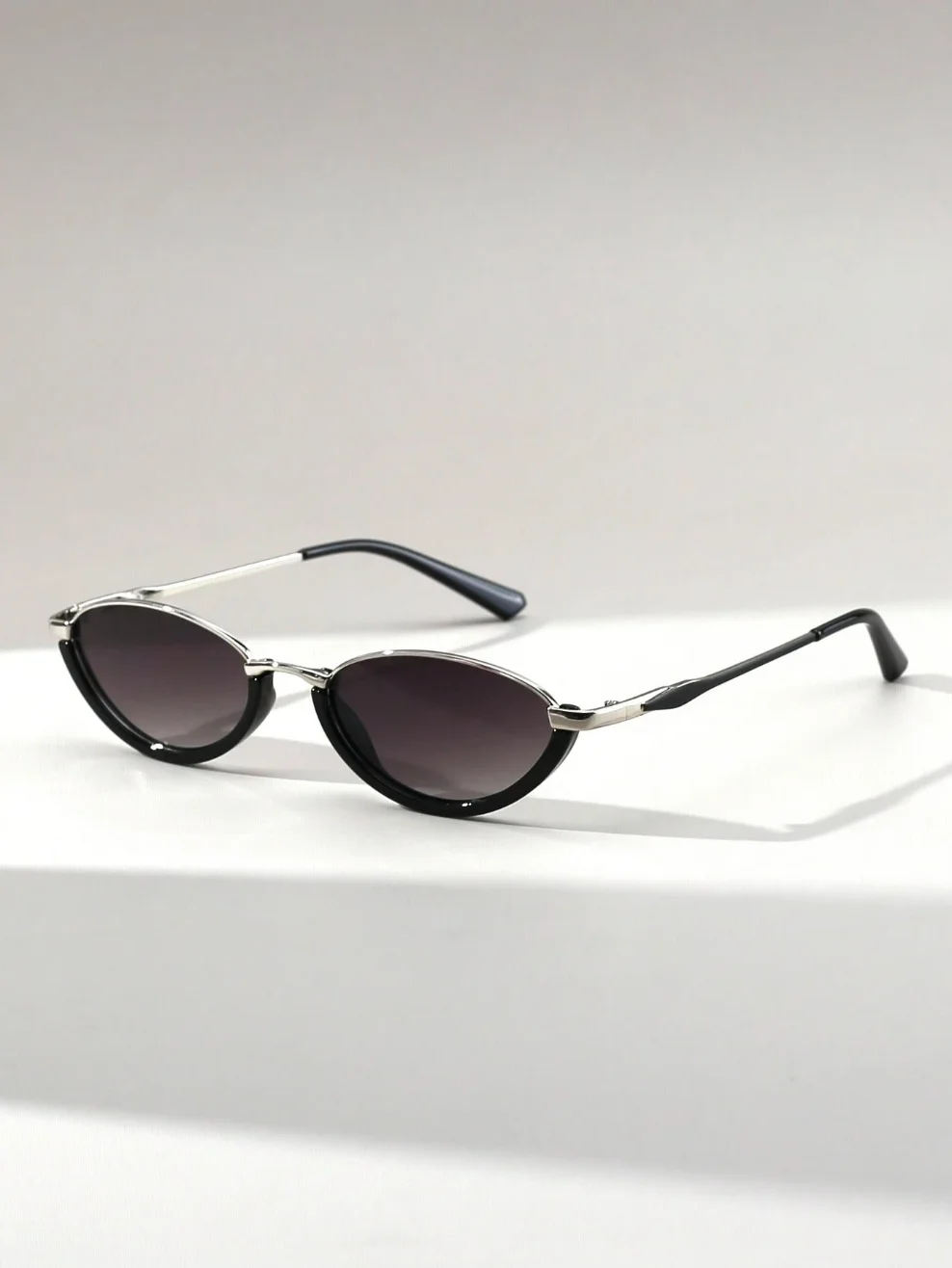 Street Fashion Runway - Une paire de lunettes métalliques à