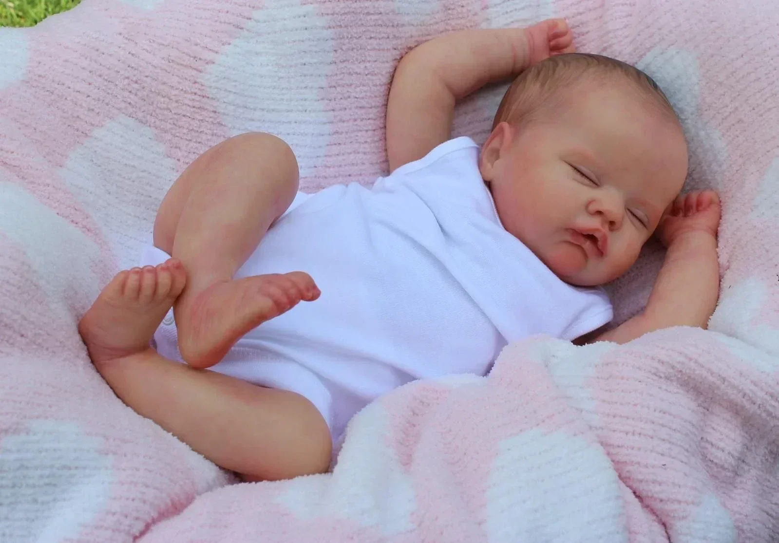 Quinbee Baby 19inch Lifelike Reborn Doll Multiple Layers Painting Soft Touch Cuddly Baby 3D Skin Hand Paint Hair Visible Veins