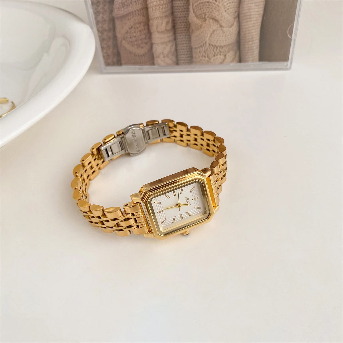 Stylish Casual Simple Square Watch For Women Korean Style Trendy Student Style Steel Strap Retro Small Gold Watch, Quartz Watch.