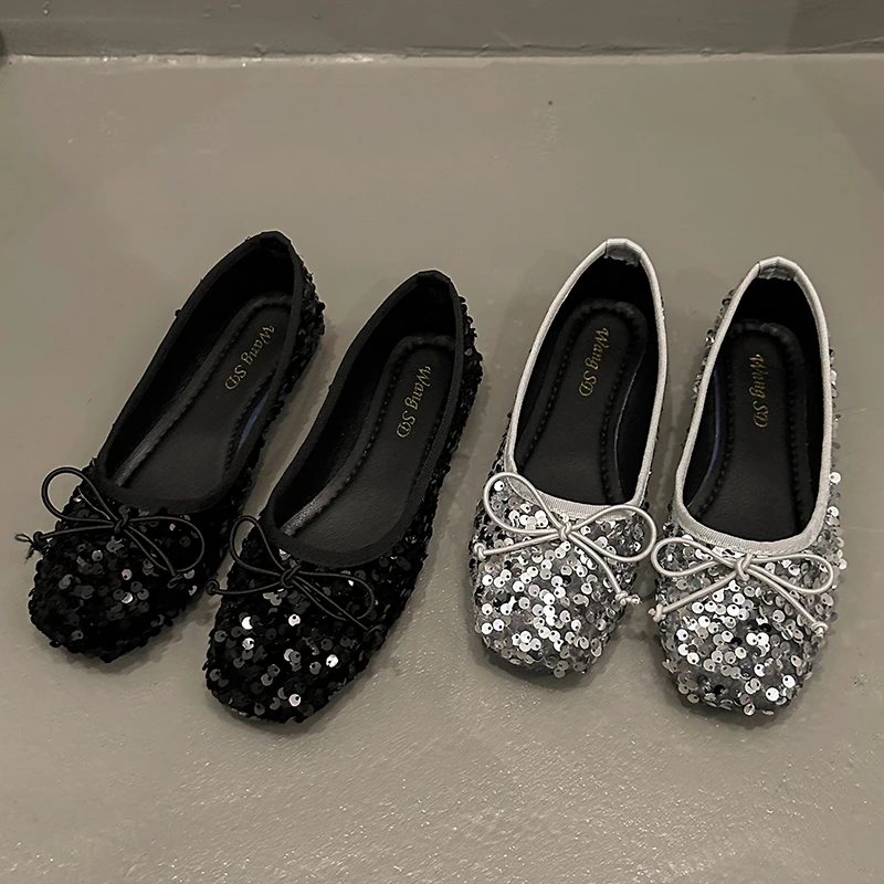 Scarpe basse da donna con bocca poco profonda in argento retrò 2024 nuove scarpe a fagiolo con suola morbida primavera e autunno scarpe Mary Jane