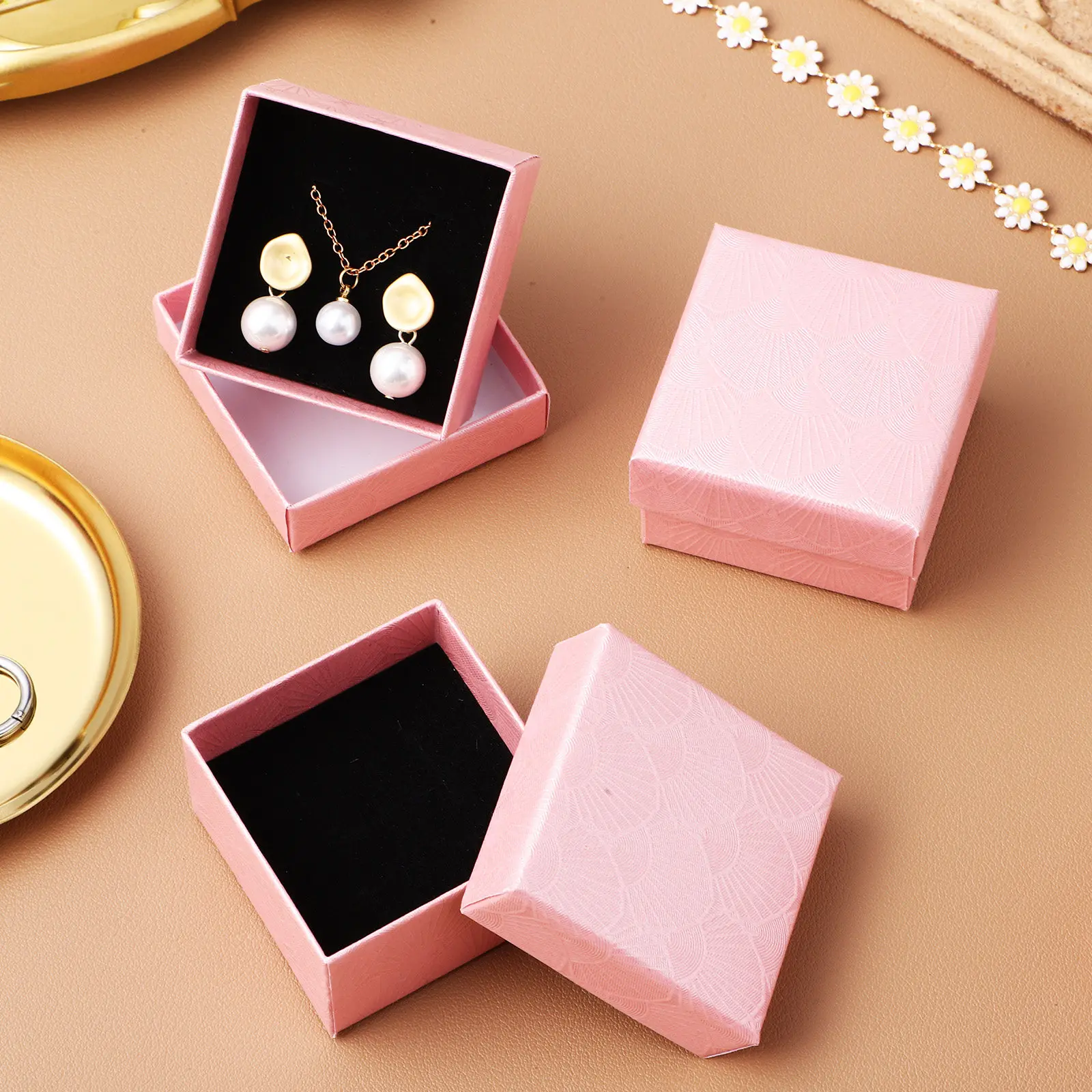 

Набор из 24 штук: органайзеры для хранения ювелирных изделий с черным губчатым наполнителем, простой и стильный дизайн для колец, ожерелий, серег, свадебных украшений