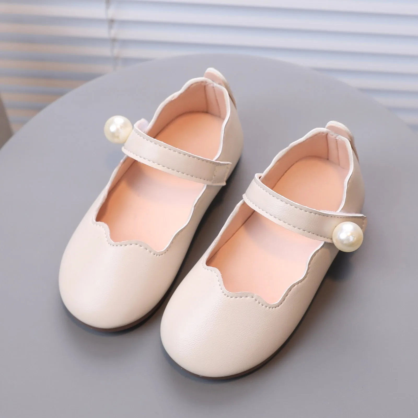 

Pig High Tops Children Shoes Are Still Solid Color Flat Shoes Big Pearl Little Girl Shoes Soft Soled Size 8 Girls Shoes Toddler