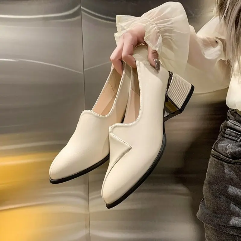 

2024 Women Pointed Toe Flat Spring Ladies Slip on Office Career Red Shoe Shallow Female Casual Fashion Comfortable Jelly Shoes