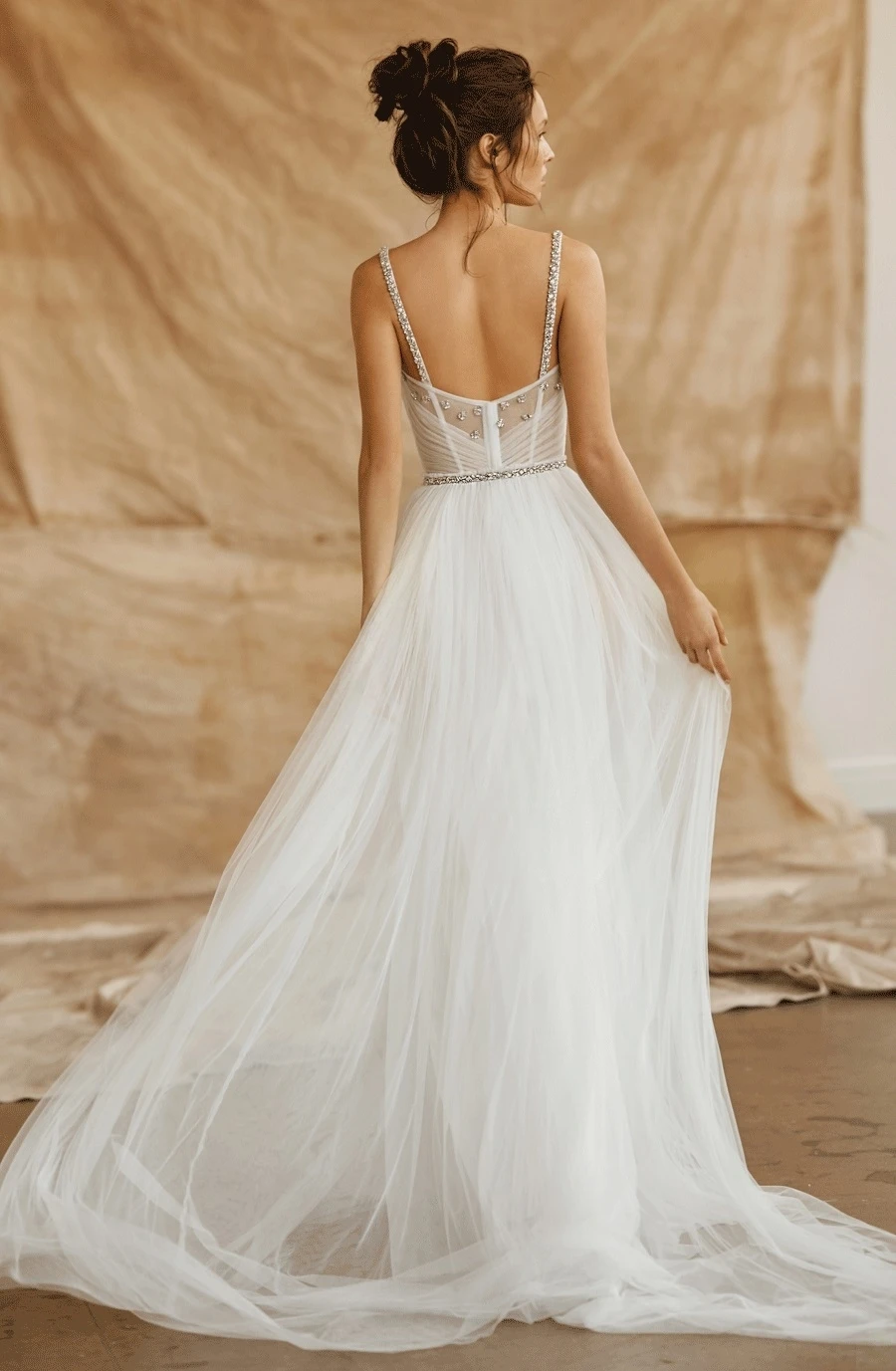 Elegante A-lijn trouwjurken spaghetti zachte tule met kralen mouwloze rugloze hofjurk op maat gemaakte grote maten bruidsjurken