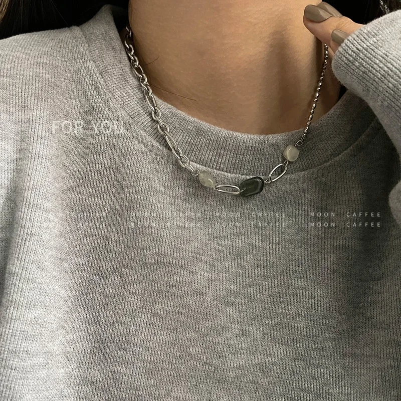 

Titanium Steel Necklace For Women Retro Gravel Freshwater Pearl Beaded Casual Necklace Clavicle Chain For Women Niche Design