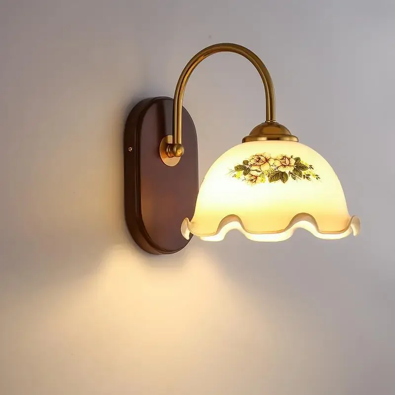 Lámpara de mesita de noche minimalista para dormitorio, lámpara LED de pared Retro americana para sala de estar, pasillo, vidrio de madera maciza