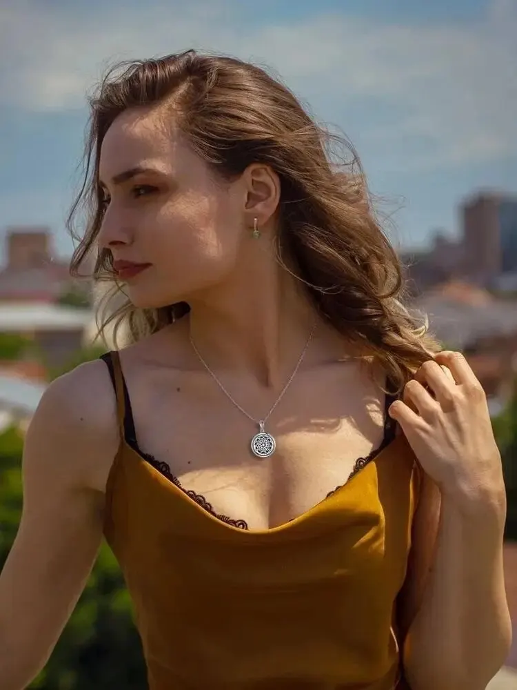 Collier d'aromathérapie arbre de vie en acier inoxydable, diffuseur d'huile essentielle, amulette, médaillon de parfum, pendentif, bijoux cadeau pour femmes, nouvelle collection