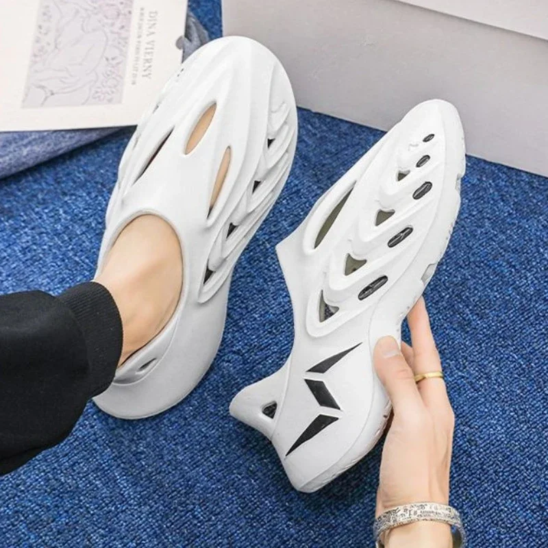 

Сверхлегкая мужская обувь из ПВХ с защитой от запаха, летняя распродажа, цвет, новый дизайн, 2025 год, повседневное использование, удобные модные роскошные мужские сандалии H 39