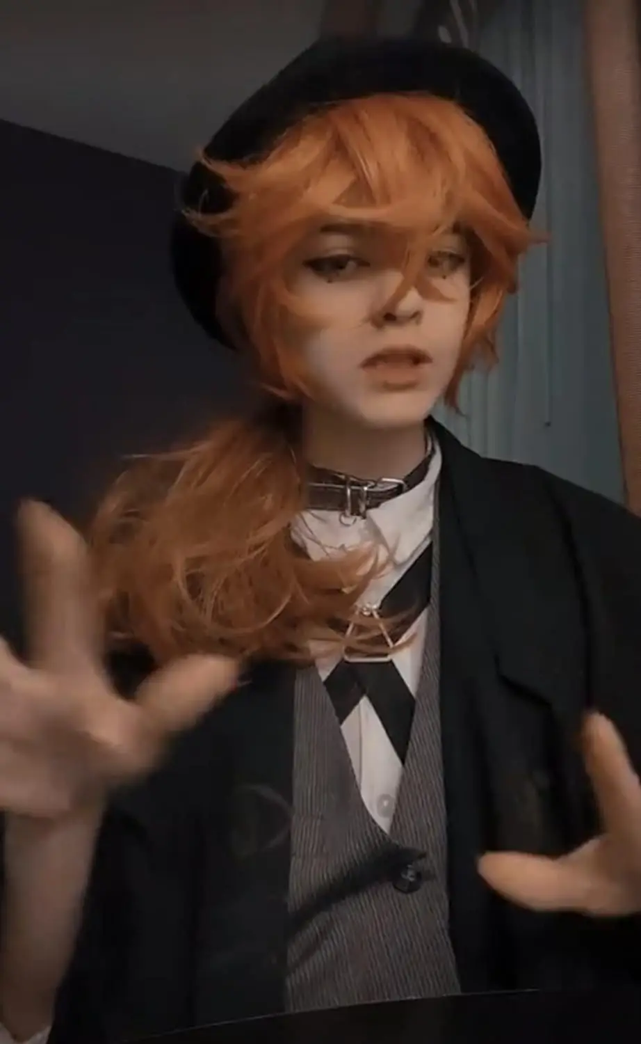 Parrucca corta arancione per costume cosplay uomo uomo anime parrucca soffice a strati resistente al calore parrucca da festa di Halloween (arancione)