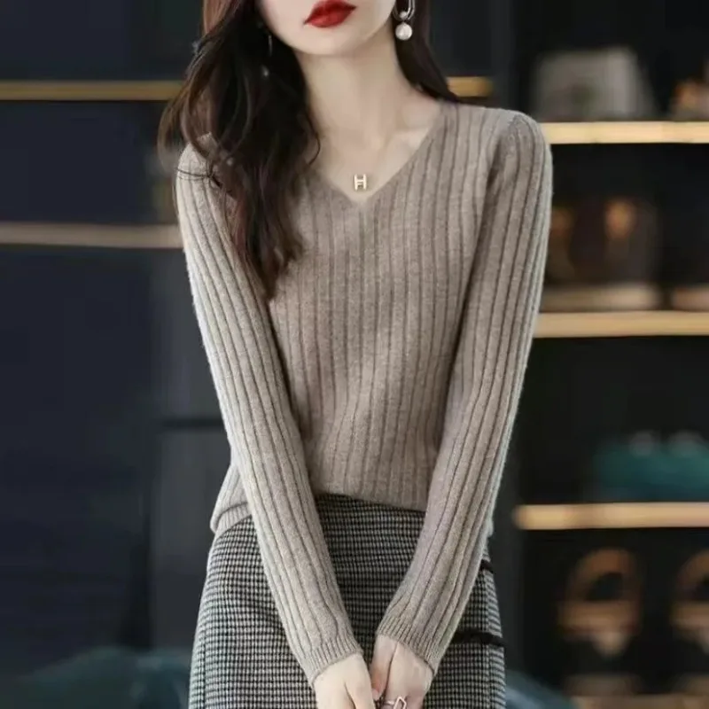 Minimalist Round Neck Solid Color New Spring Autumn Women's V-neck Long Sleeved Fashion Elegant Versatile Knitted Shirt Tops
