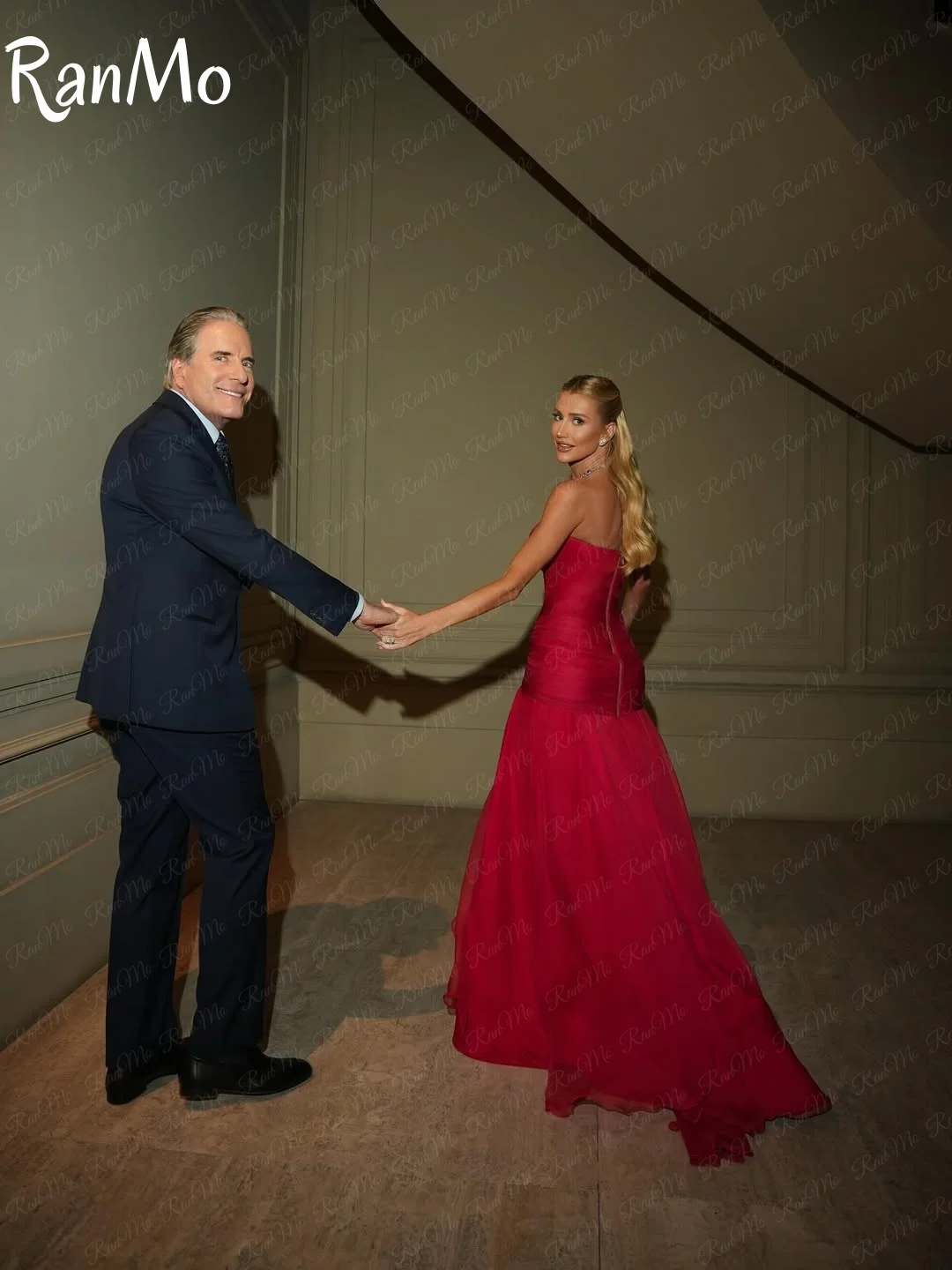 Sukienki wieczorowe Ranmo 2025, czerwone, błyszczące, z dekoltem w serce, syreni krój, plisowane, eleganckie suknie maxi na formalne okazje, studniówki i przyjęcia, szyte na miarę.