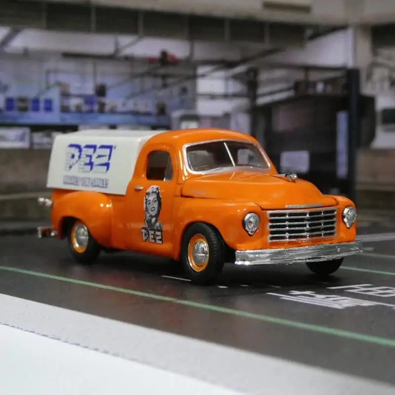 Original Diecast Alloy 1/64 Box Style Vintage 1950 Studebaker 2R