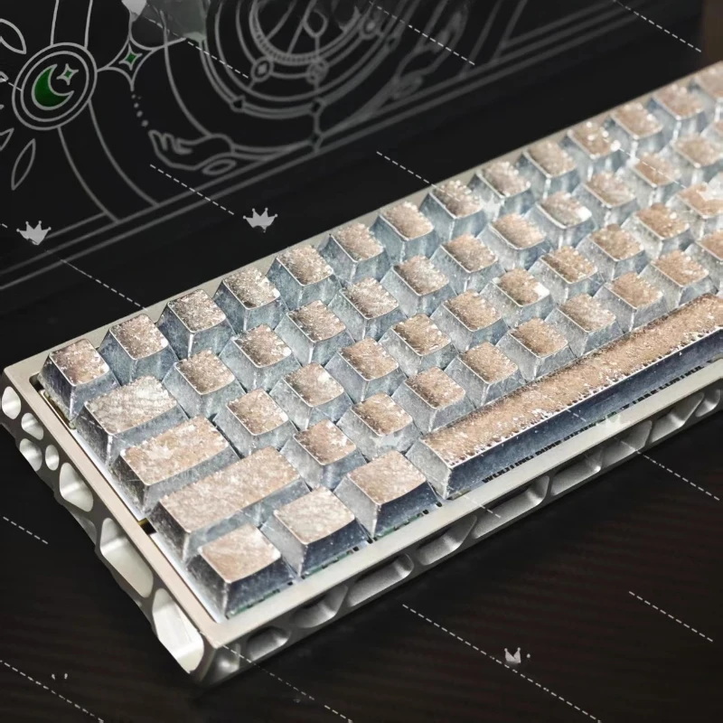 

Keyboard full change custom magnetic axis custom tile hollow aluminum shell broken silver few